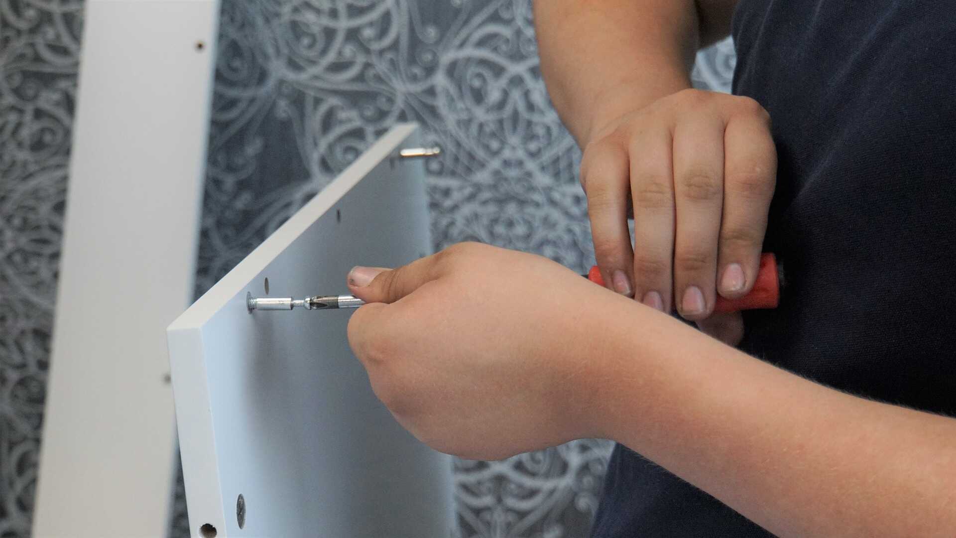 Pflege Möbel Montage Möbelaufbau Hausmeisterdienste in Strubensee Seebeck Vielitz Herzberg Schönberg Wulkow Alt Ruppin Neuruppin Dierberg Rheinsberg Köpernitz Hindenberg Banzendorf Keller Baumgarten Sonnenberg Rüthnik Beetz Sommerfeld Rheinsberg Gransee Zechow Braunsberg Radensleben - MiCaSe Lindow